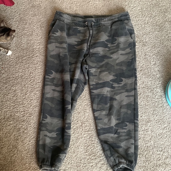 Camo capri sweat pants - Picture 1 of 1